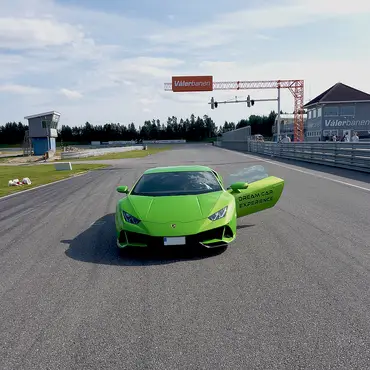 Kjør Lamborghini på racerbane thumbnail 8