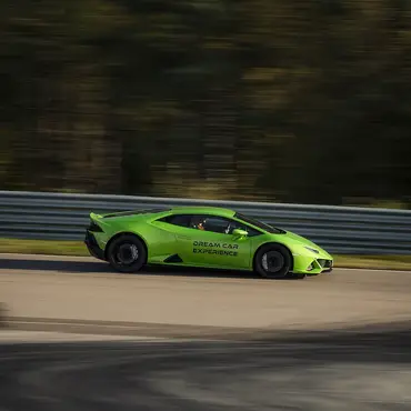 Kjør Lamborghini på racerbane thumbnail 10