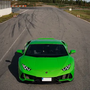 Kjør Lamborghini på racerbane thumbnail 18
