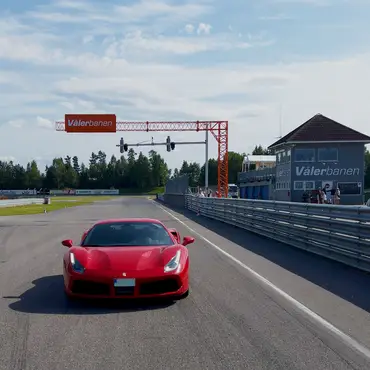 Kjør Ferrari på racerbane thumbnail 12