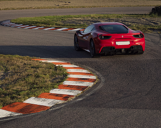Kjør Ferrari på racerbane