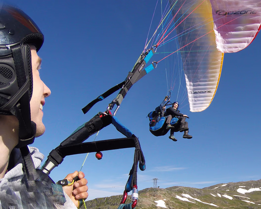 Paragliding tandem