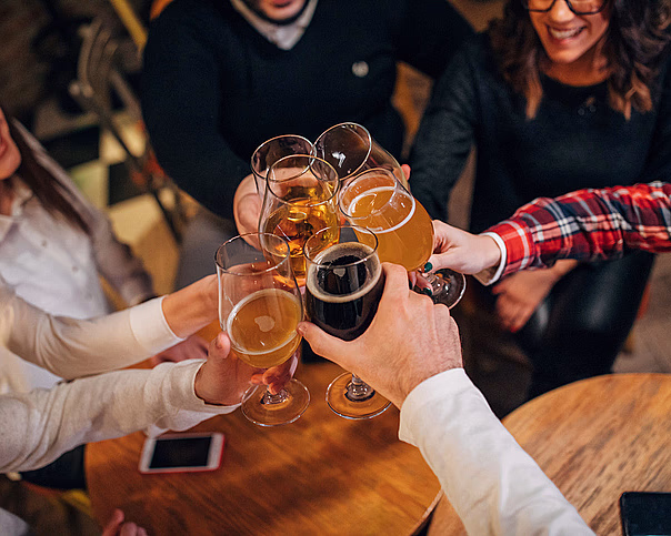 En kveld med håndverksøl for to