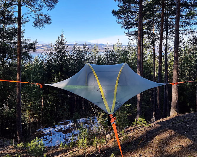 Svevetelt med gapahuk og grill