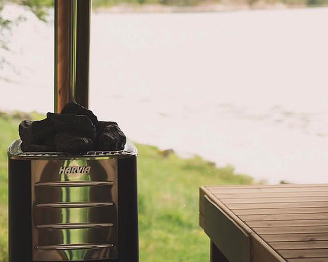 Vedfyrt badstutønne