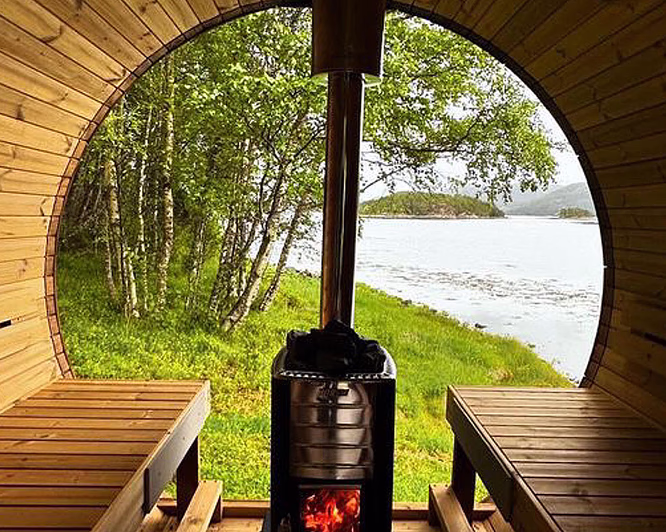 Vedfyrt badstutønne