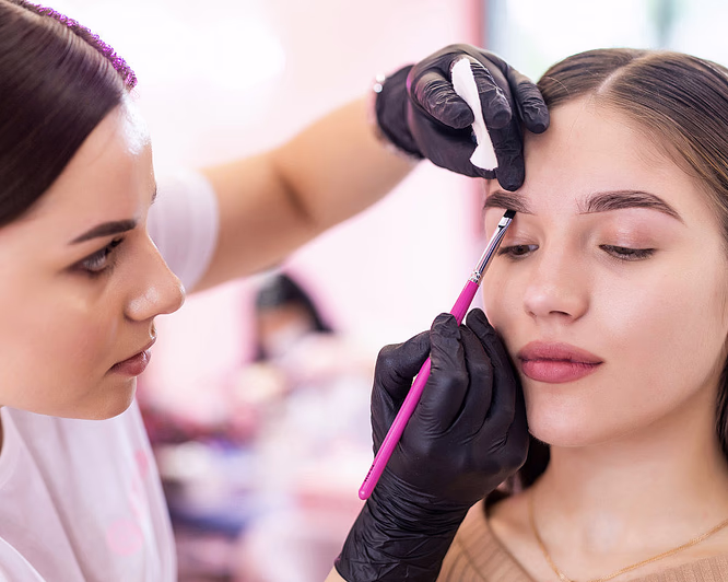 Farging av vipper og bryn