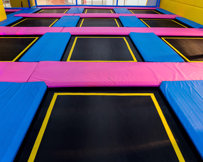 Gøy i trampolinepark