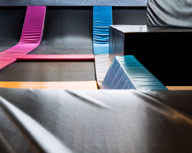 Gøy i trampolinepark