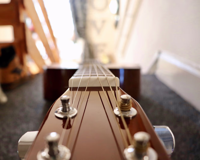 Lær å spille gitar