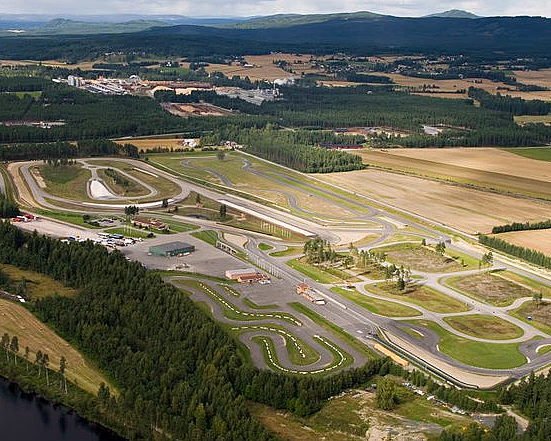 Supersportsbil og racing