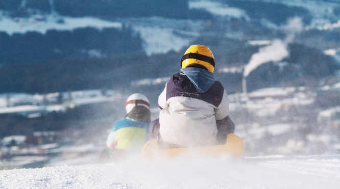 Kjelkeaking for familien