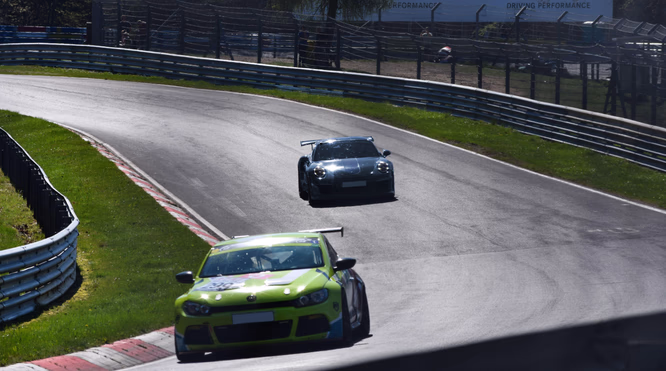 Kjør supersportsbil på racerbane