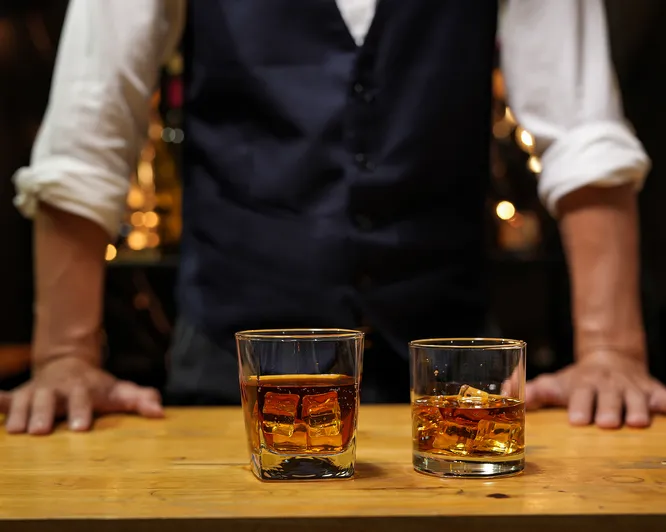 En kveld på whiskybar for to