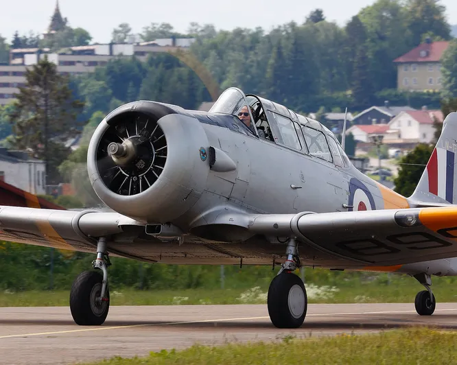 Flytur med Harvard veteranfly