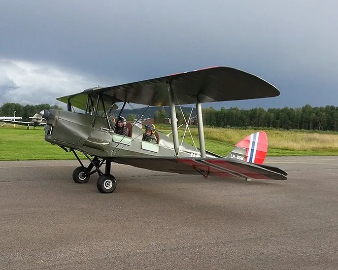 Opplevelsesflyving med Tiger Moth