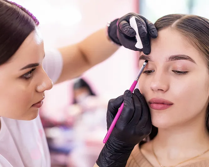 Farging av vipper og bryn