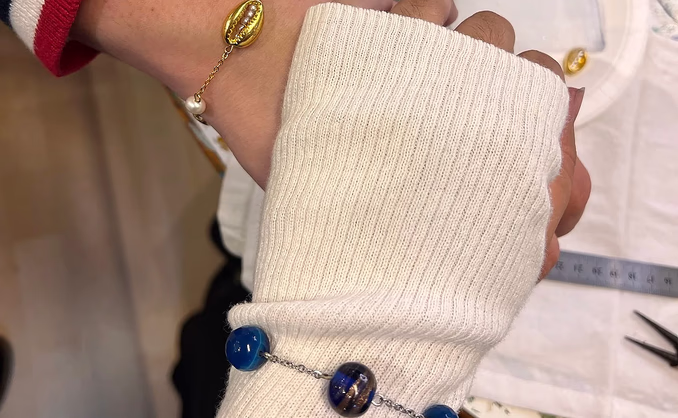 Lag eget smykke på smykkekafé