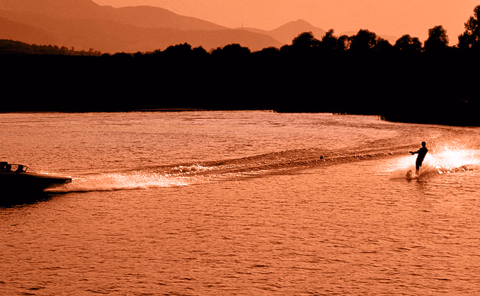 Barefoot Watersport Experience