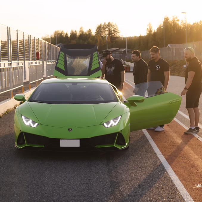 Kjør Lamborghini på racerbane