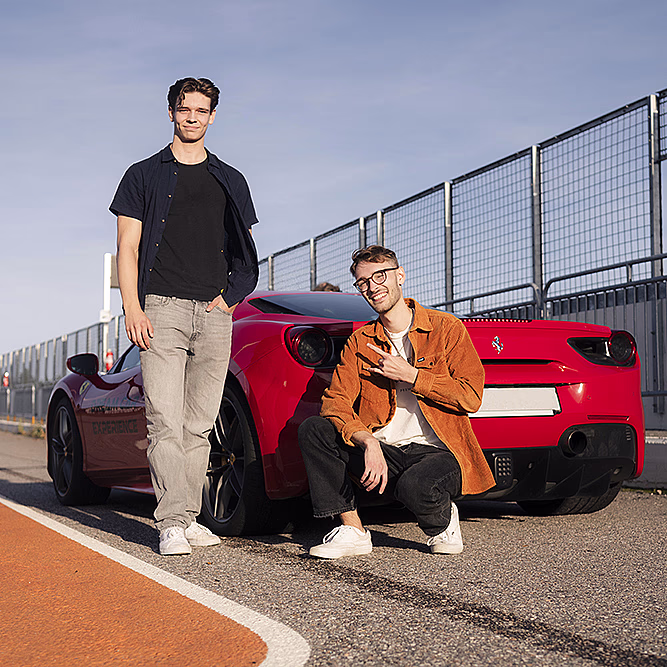 Kjør Ferrari på racerbane