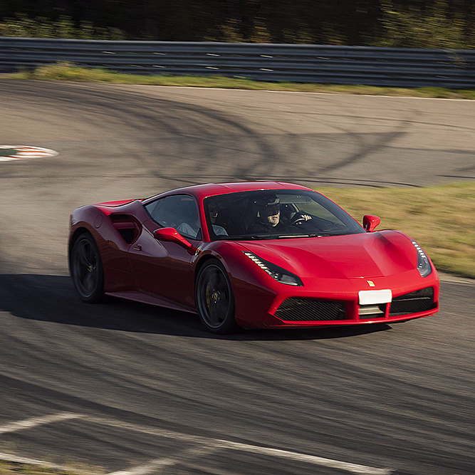 Kjør Ferrari på racerbane