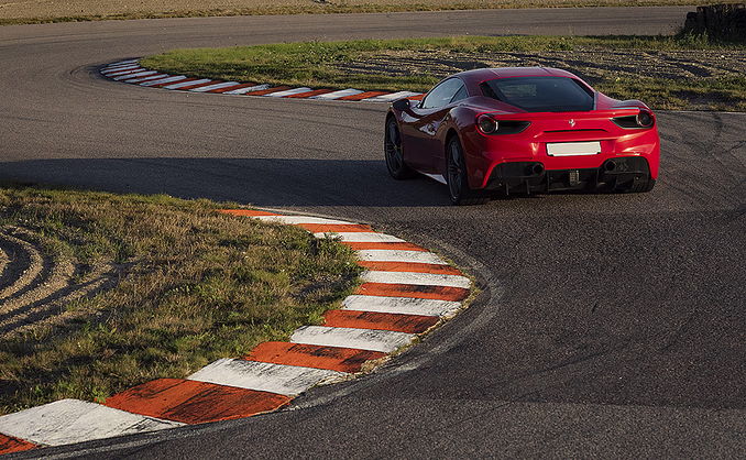 Kjør Ferrari på racerbane