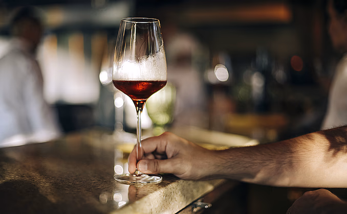 En kveld på vinbar for to