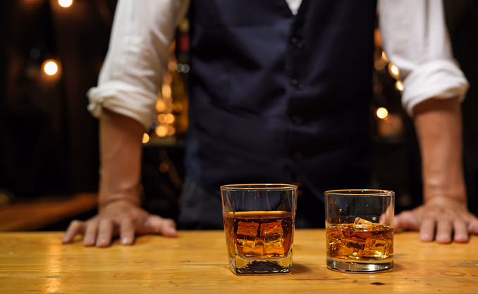 En kveld på whiskybar for to