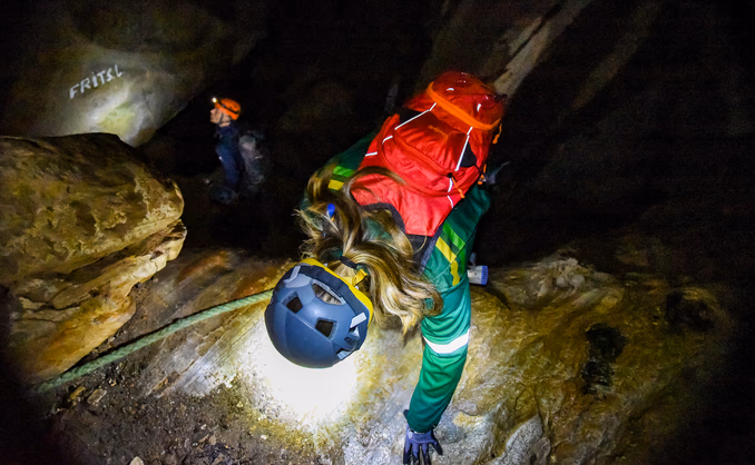 Grottetur i Øyfjellgrotta