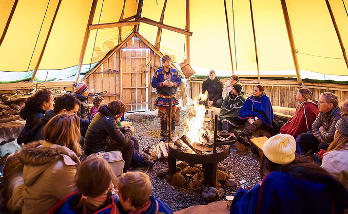 Reinsdyrsafari med sameleir og middag