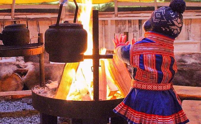 Reinsdyrsafari med sameleir og middag