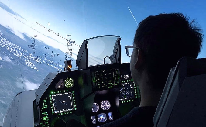Virtuell F-16 pilot for en dag