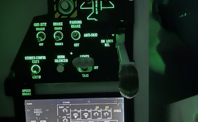 Virtuell F-16 pilot for en dag