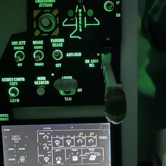 Virtuell F-16 pilot for en dag