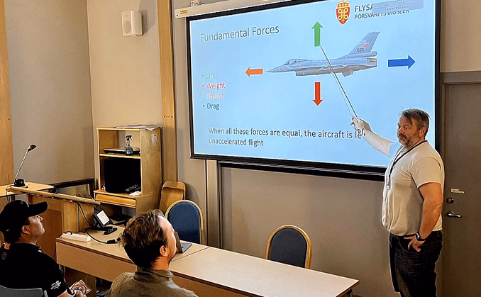 Virtuell F-16 pilot for en dag