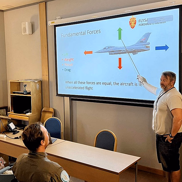 Virtuell F-16 pilot for en dag