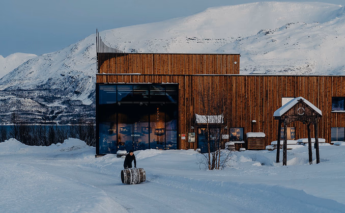Arctic fjordcabins & destilleriomvisning
