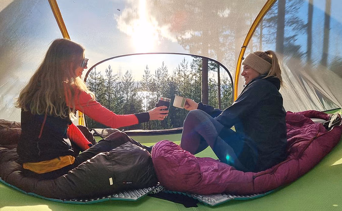 Svevetelt med gapahuk og grill