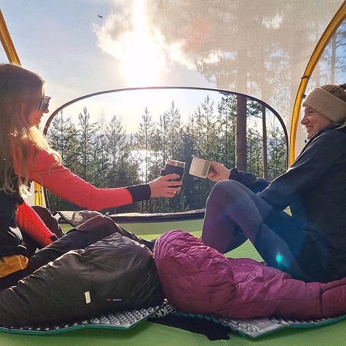 Svevetelt med gapahuk og grill
