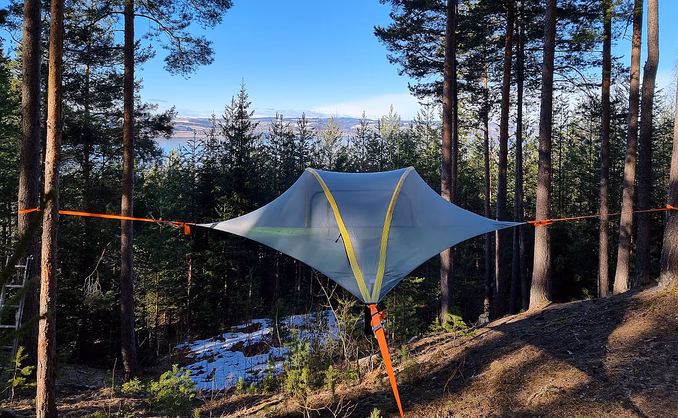 Svevetelt og klatrepark