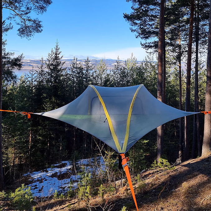 Svevetelt og klatrepark