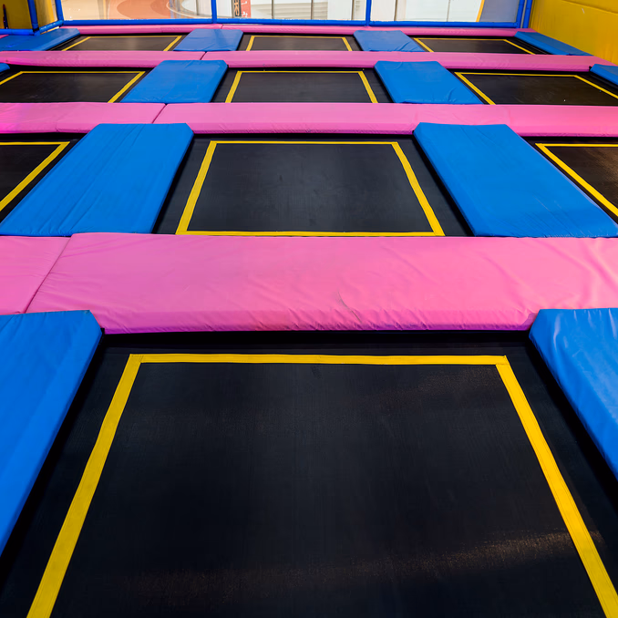 Gøy i trampolinepark
