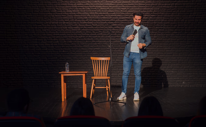 Stand Up-kveld for to