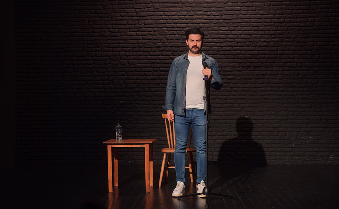 Stand Up-kveld for to
