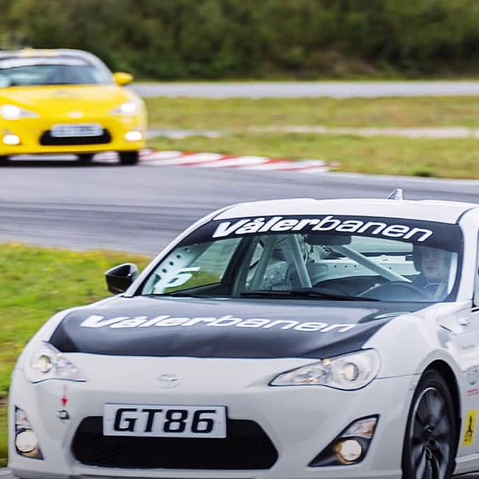 Supersportsbil og racing