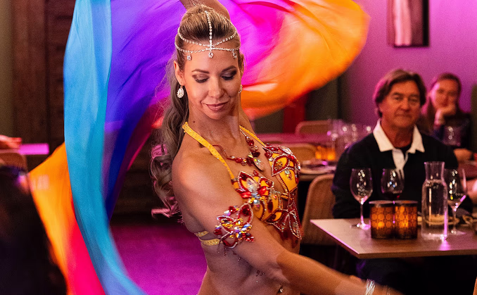 Hummus, vin og magedans