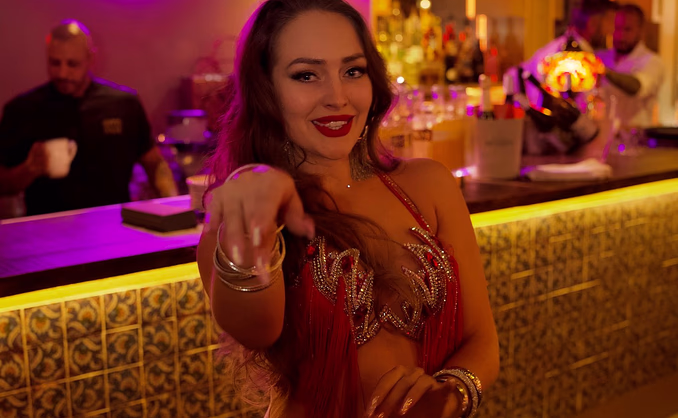 Hummus, vin og magedans