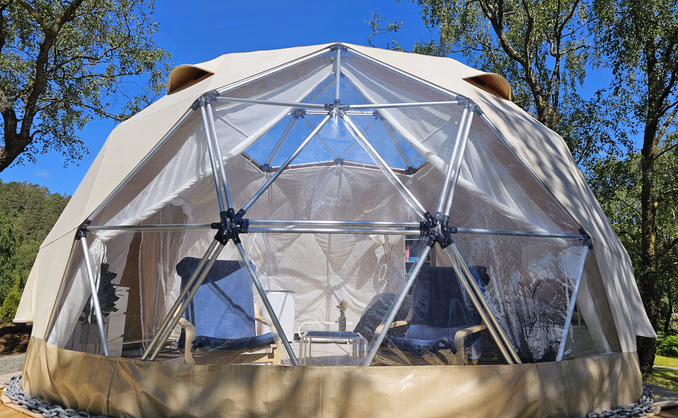 Dome, jacuzzi & sauna