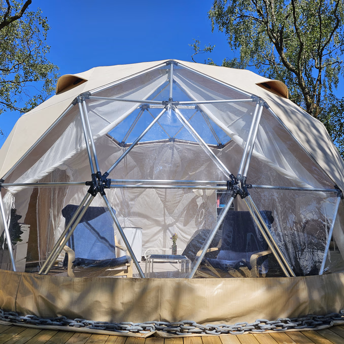 Dome, jacuzzi & sauna
